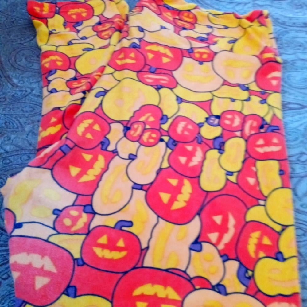 TC2 LULAROE Halloween jack-o'-lantern leggings
